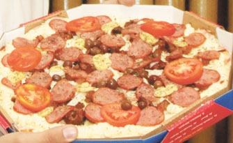 A casa trabalha com 60 sabores de pizza